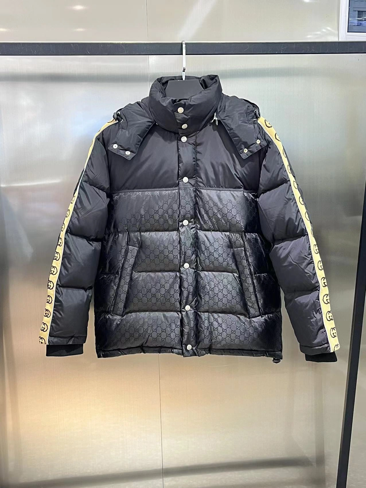 Breathable Gucci Down Jackets 129130
