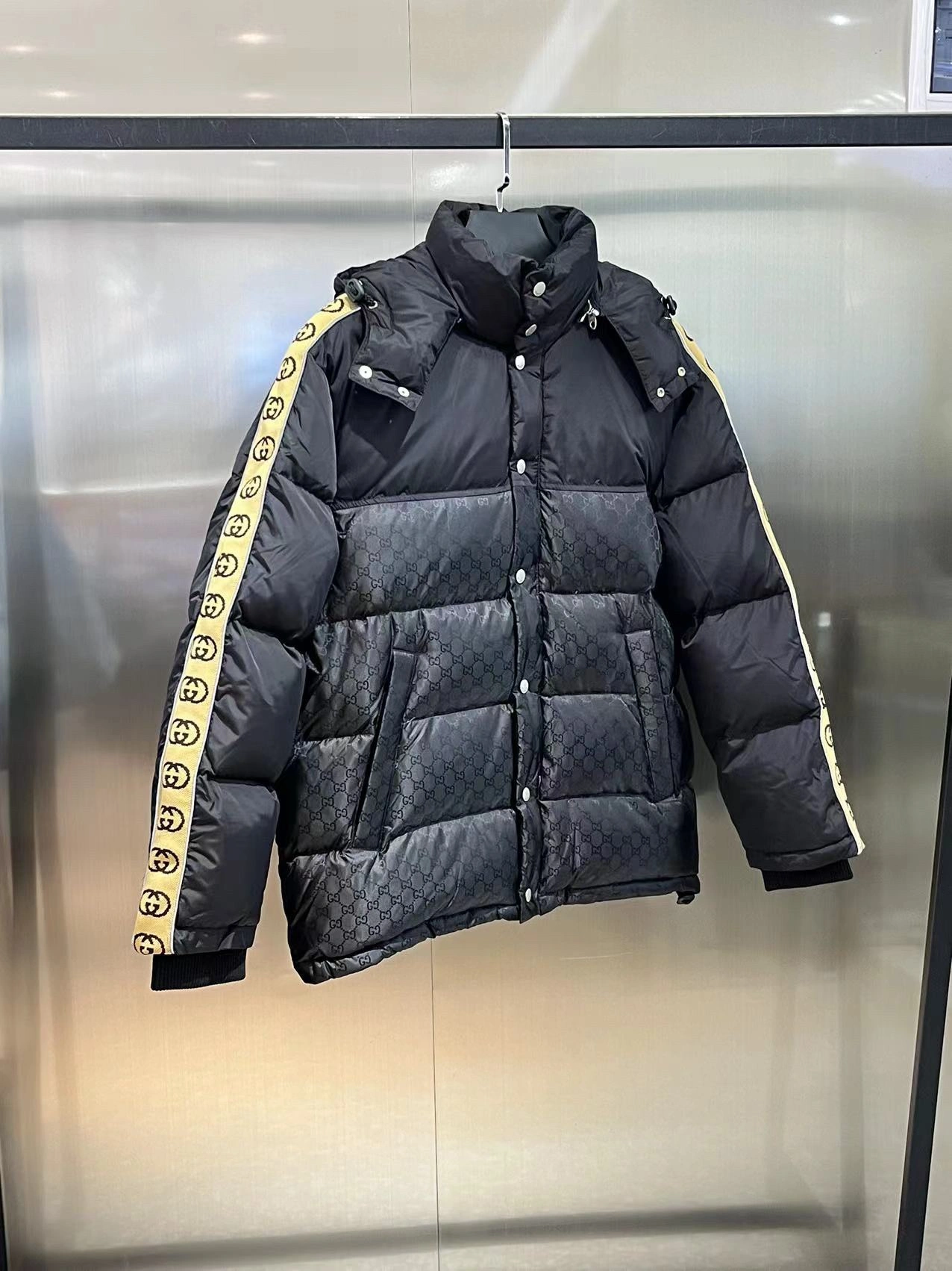 Breathable Gucci Down Jackets 129130