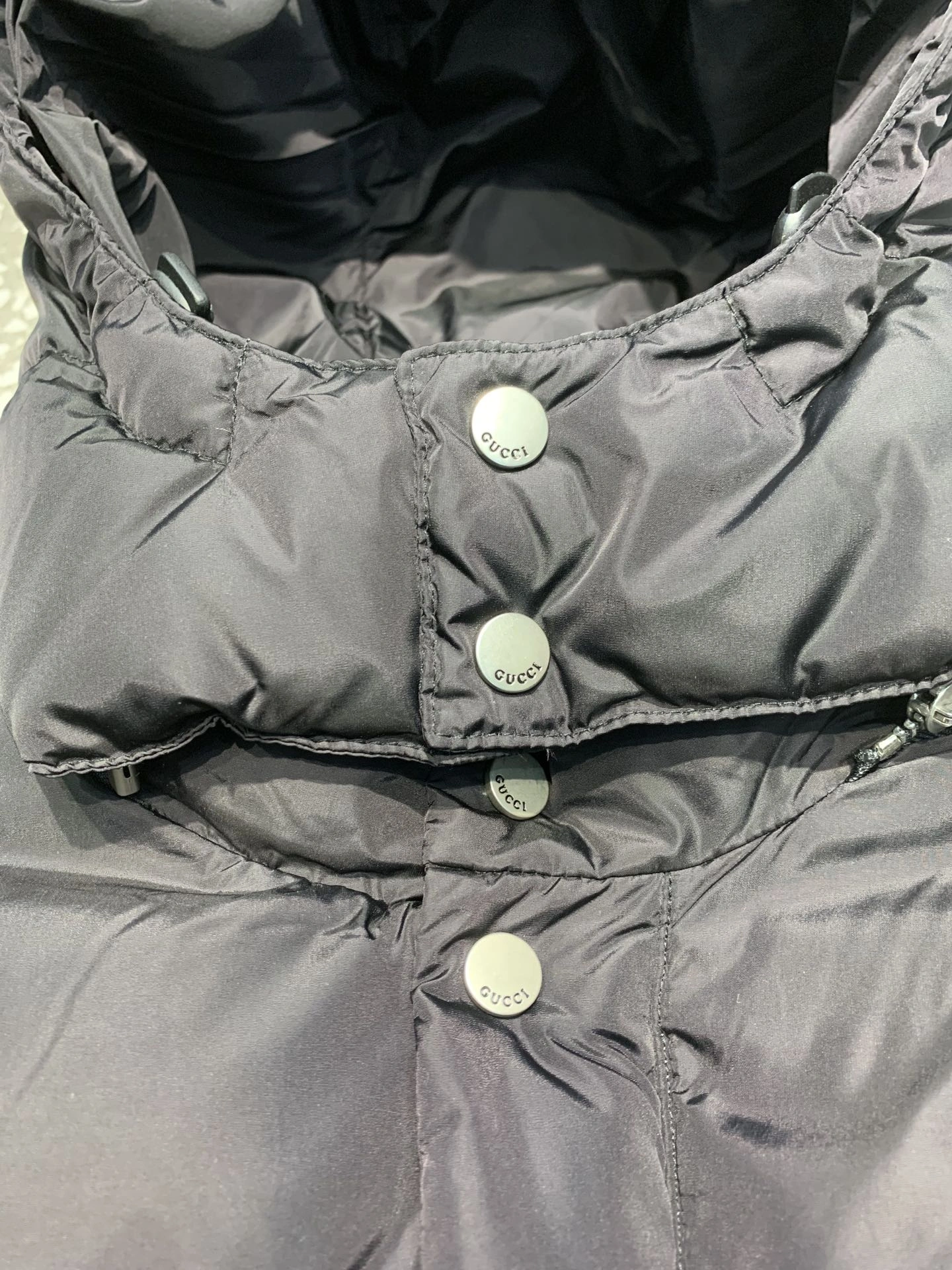 Breathable Gucci Down Jackets 129130