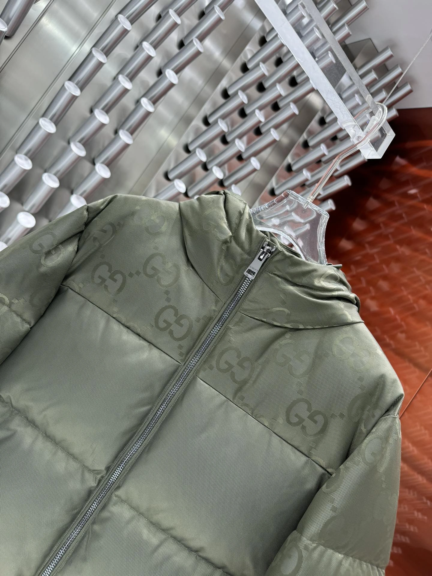 Gucci Down Jackets WellDesigned 129126