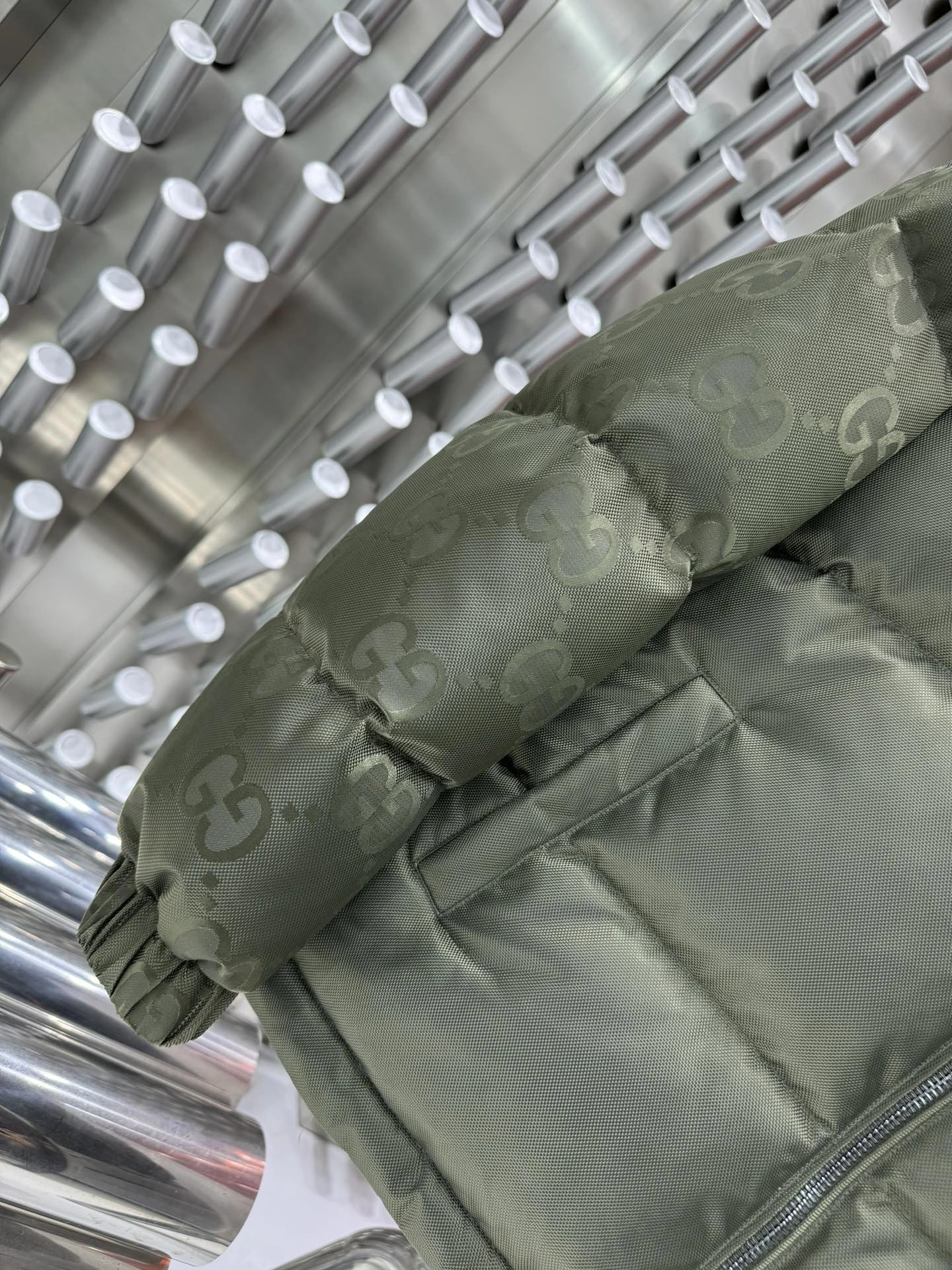 Gucci Down Jackets WellDesigned 129126