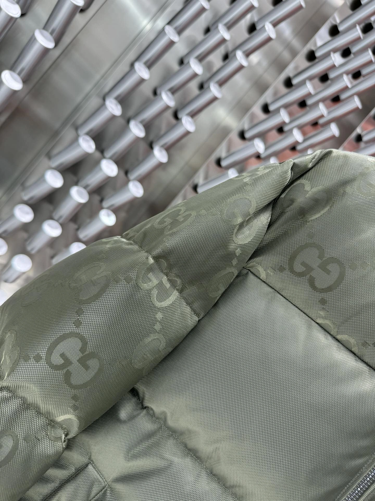 Gucci Down Jackets WellDesigned 129126