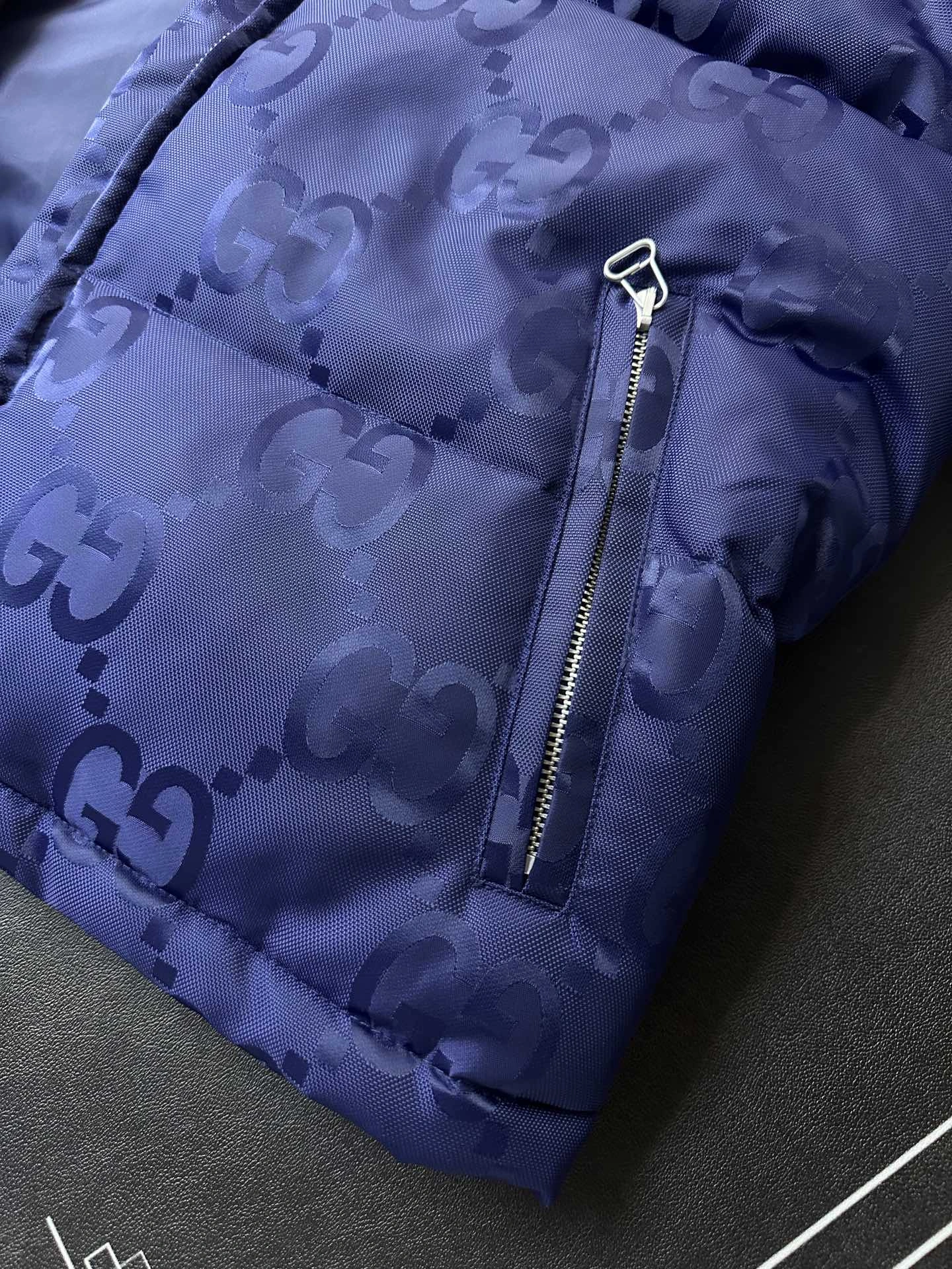 TechFriendly Gucci Down Jackets 129128