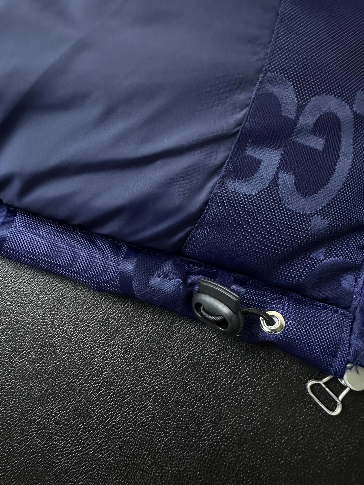 TechFriendly Gucci Down Jackets 129128