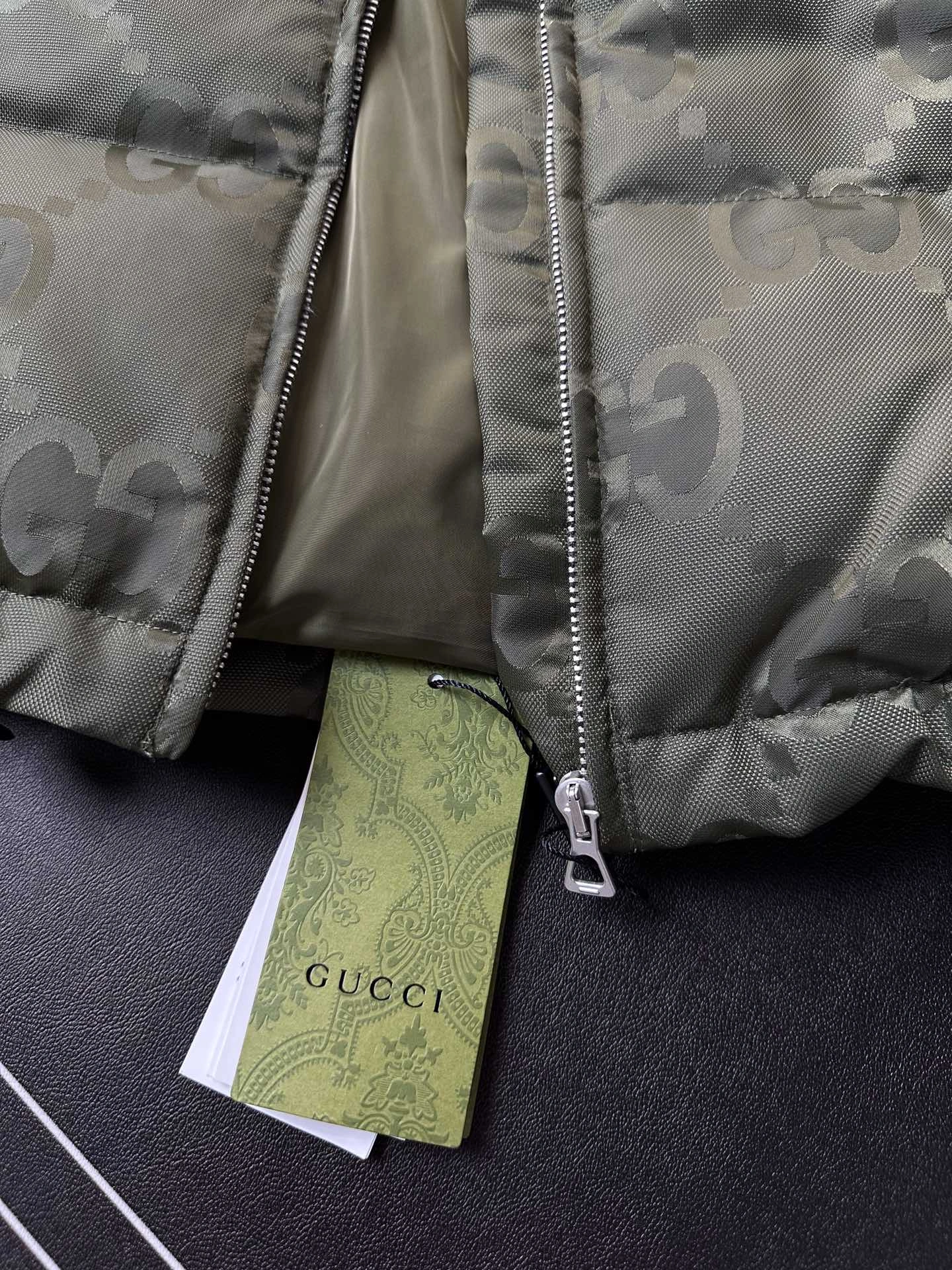 Breathable Gucci Down Jackets 129184