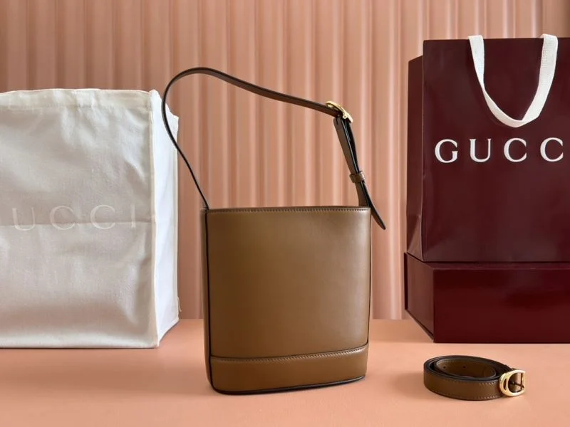 Sporty Gucci Drawstring Bags 49974