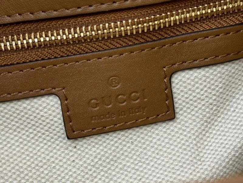 Sporty Gucci Drawstring Bags 49974
