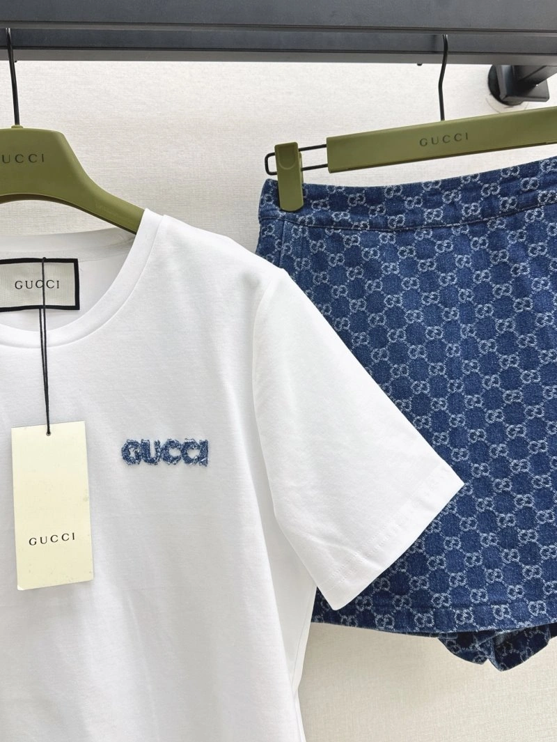 Gucci Dress Suits EasyCare 124464