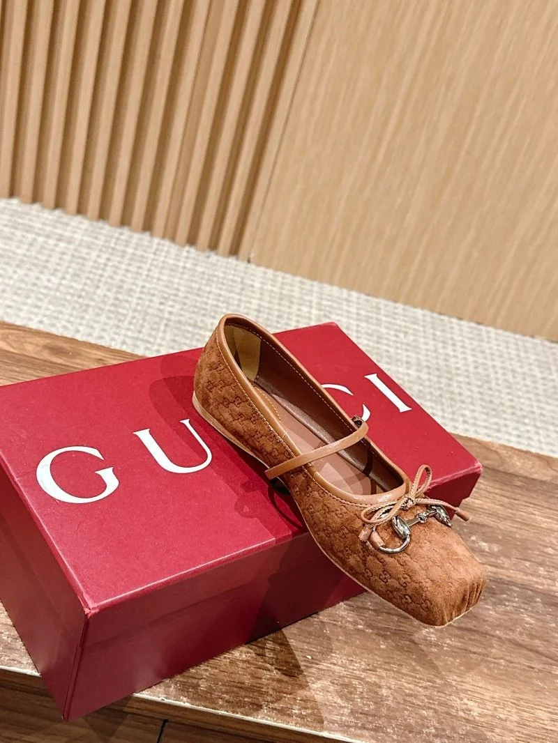 WellDesigned Gucci Flat Shoes 25080