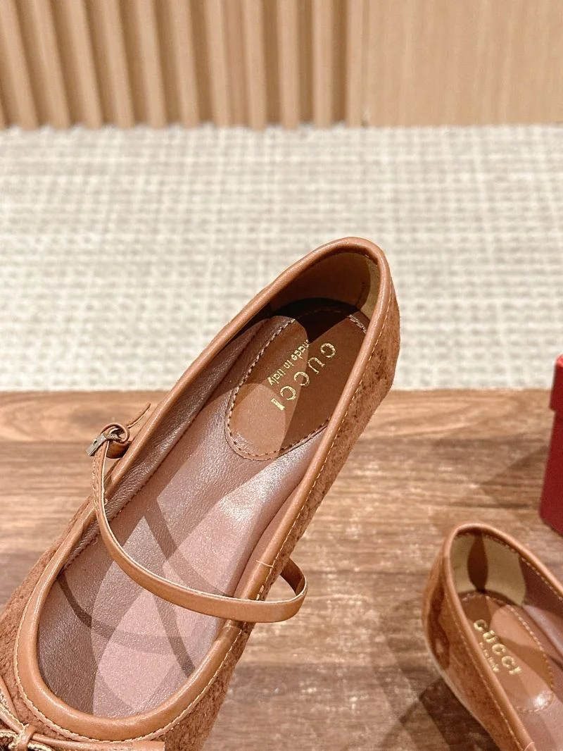 WellDesigned Gucci Flat Shoes 25080