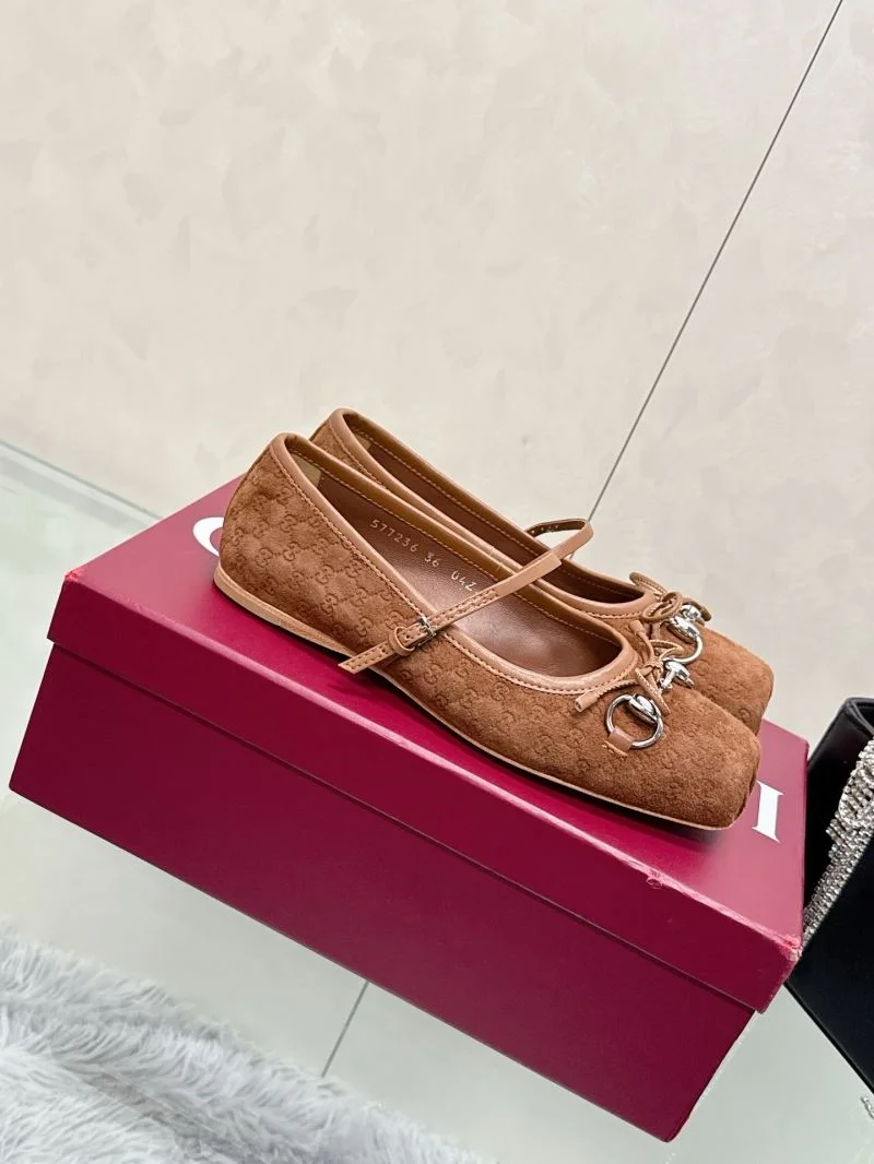 Gucci Flat Shoes Breathable 24842