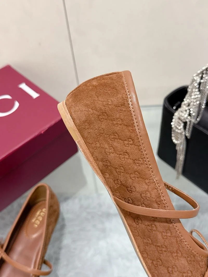 Gucci Flat Shoes Breathable 24842