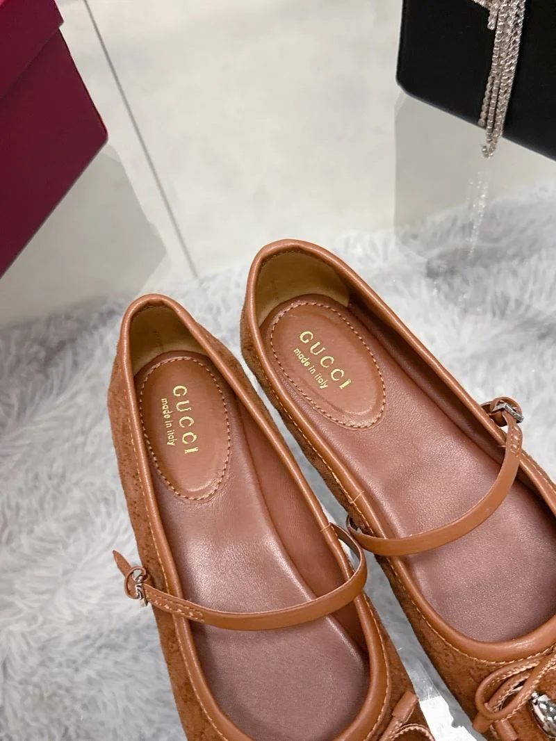 Gucci Flat Shoes Breathable 24842
