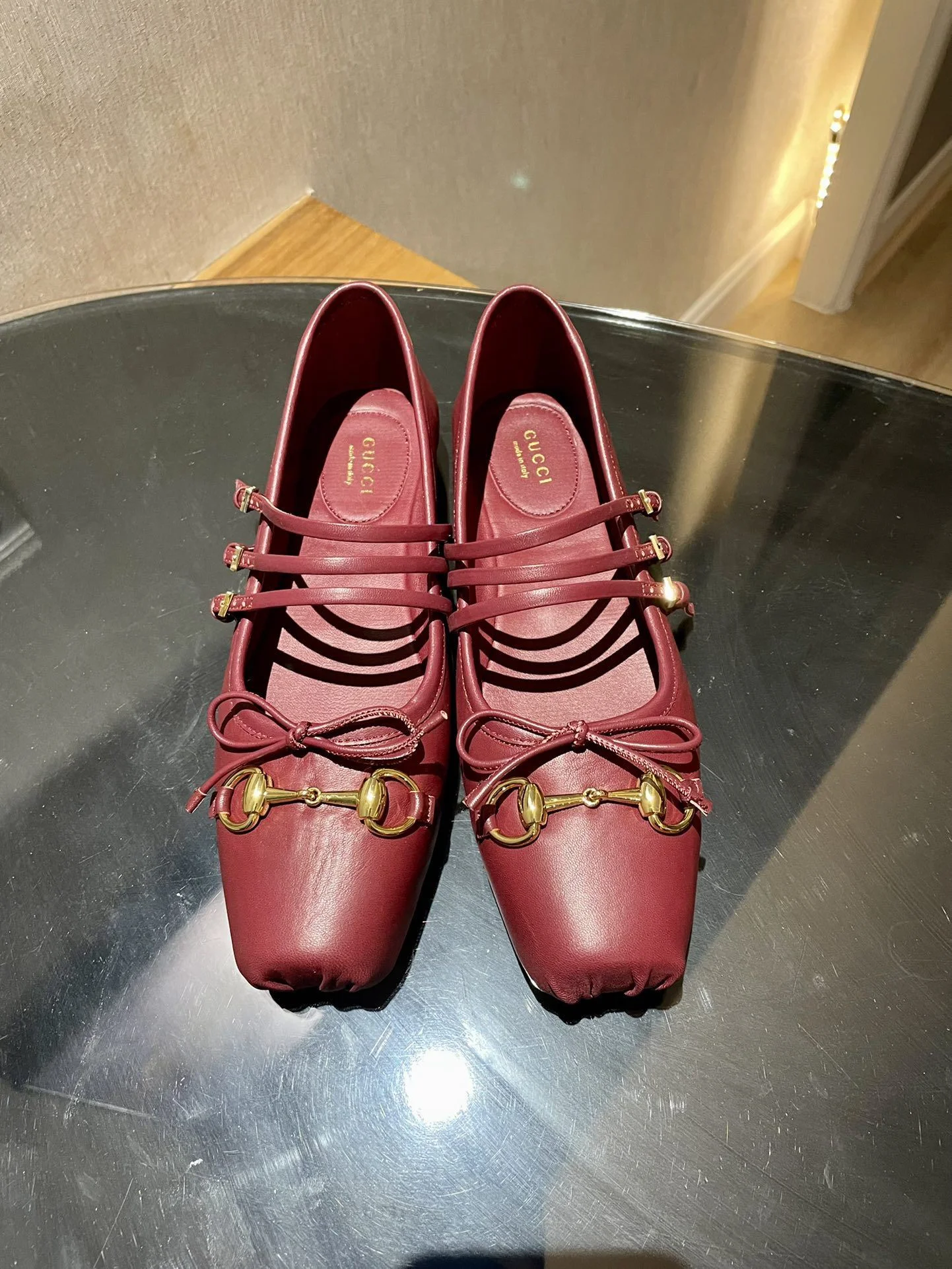 Unisex Gucci Flat Shoes 24491