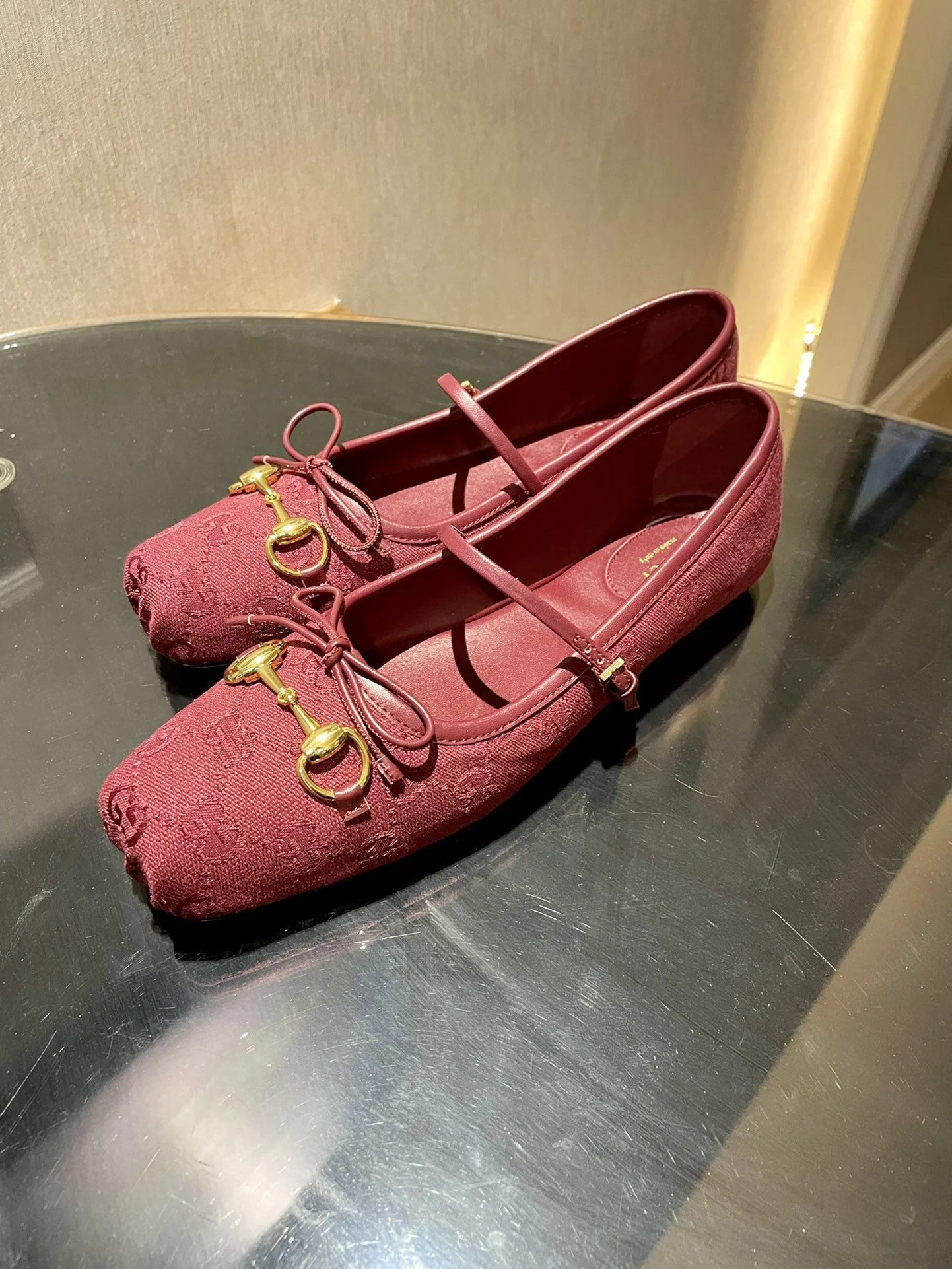 Tailored Gucci Flat Shoes 24522