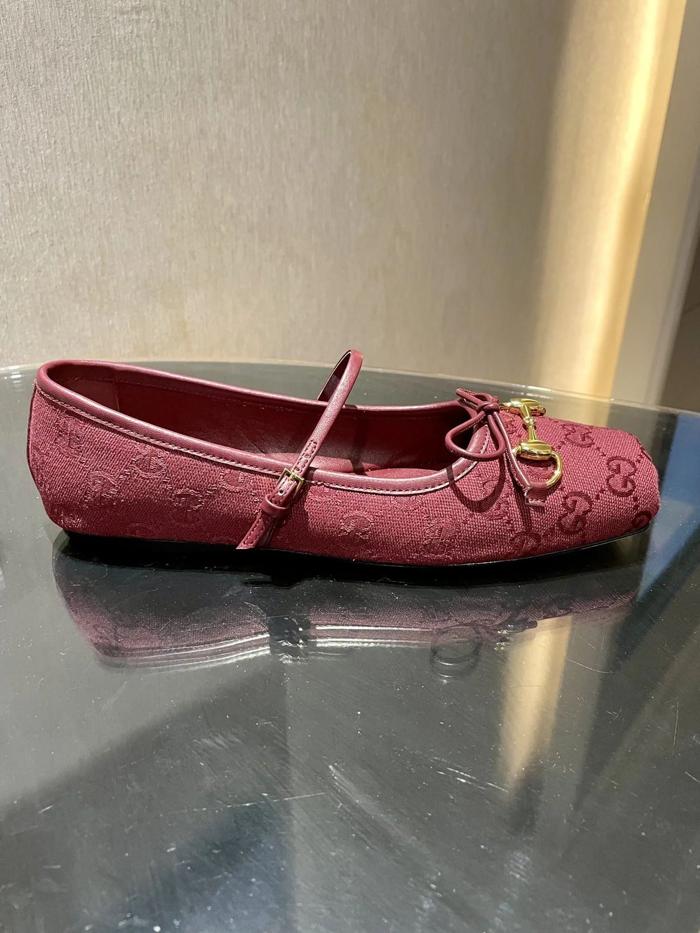 Tailored Gucci Flat Shoes 24522