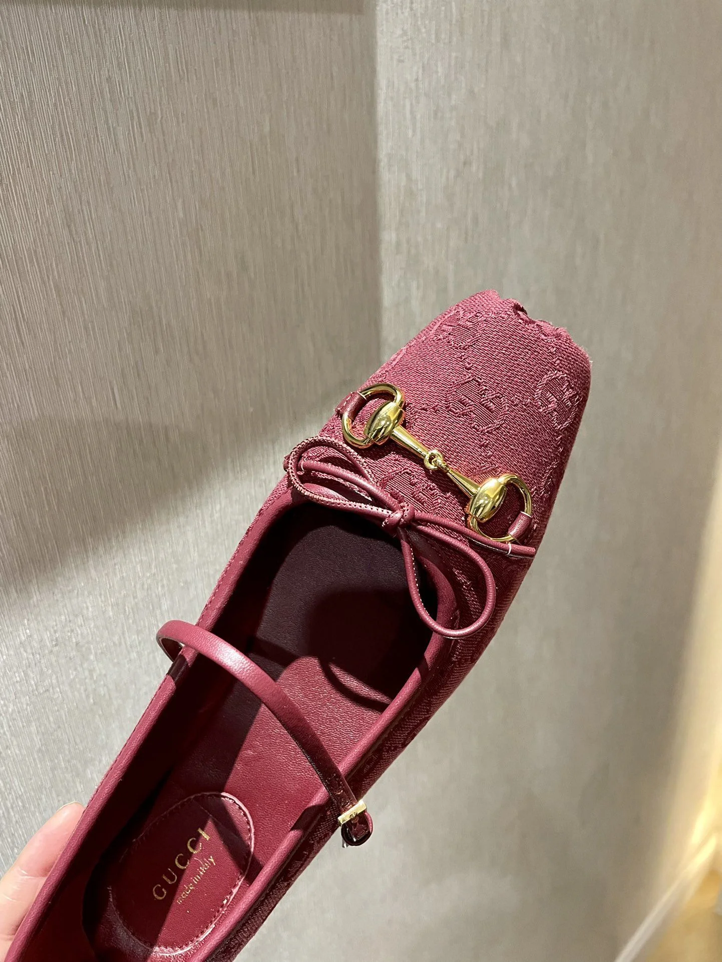 Tailored Gucci Flat Shoes 24522