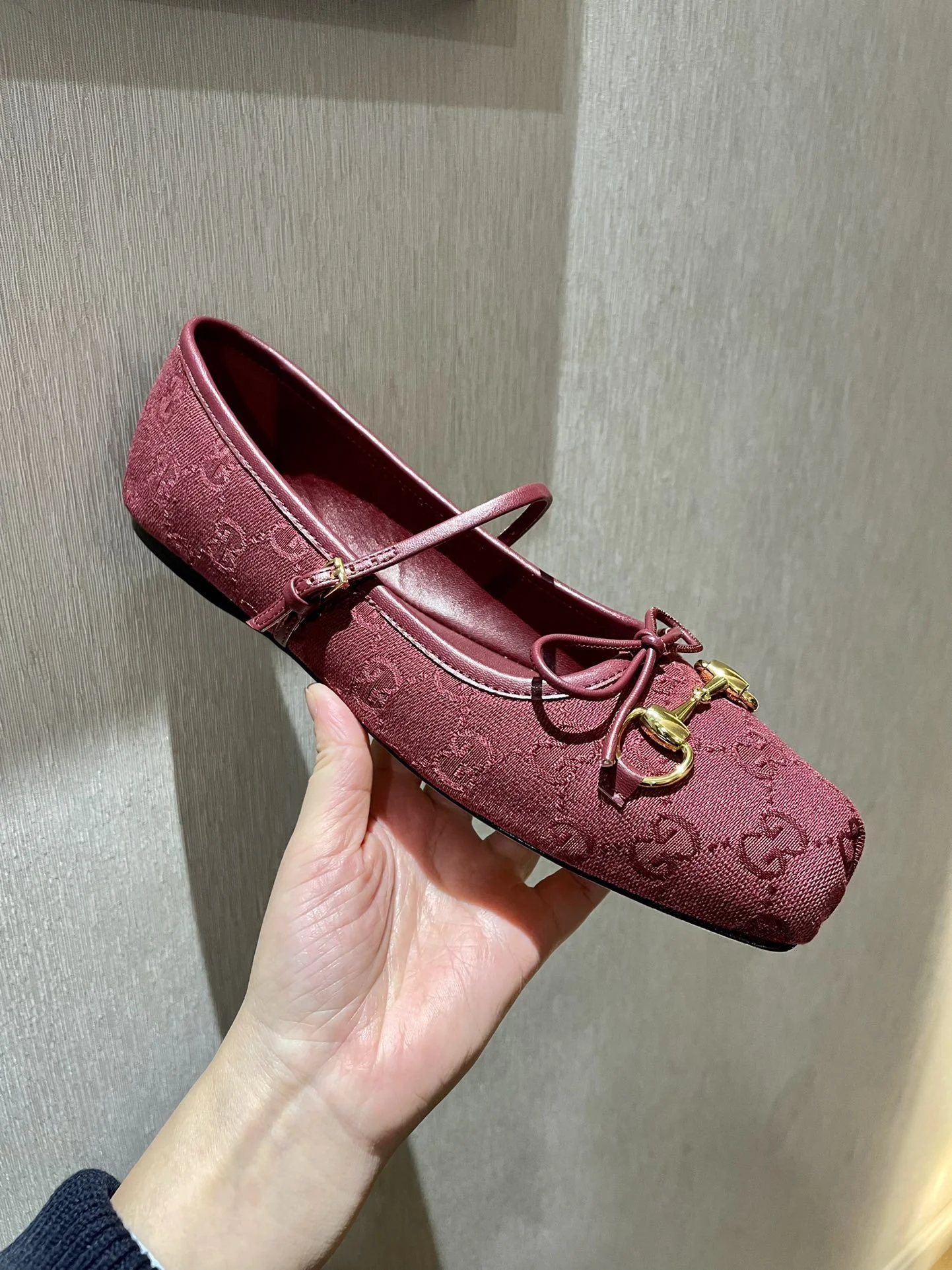 Tailored Gucci Flat Shoes 24522