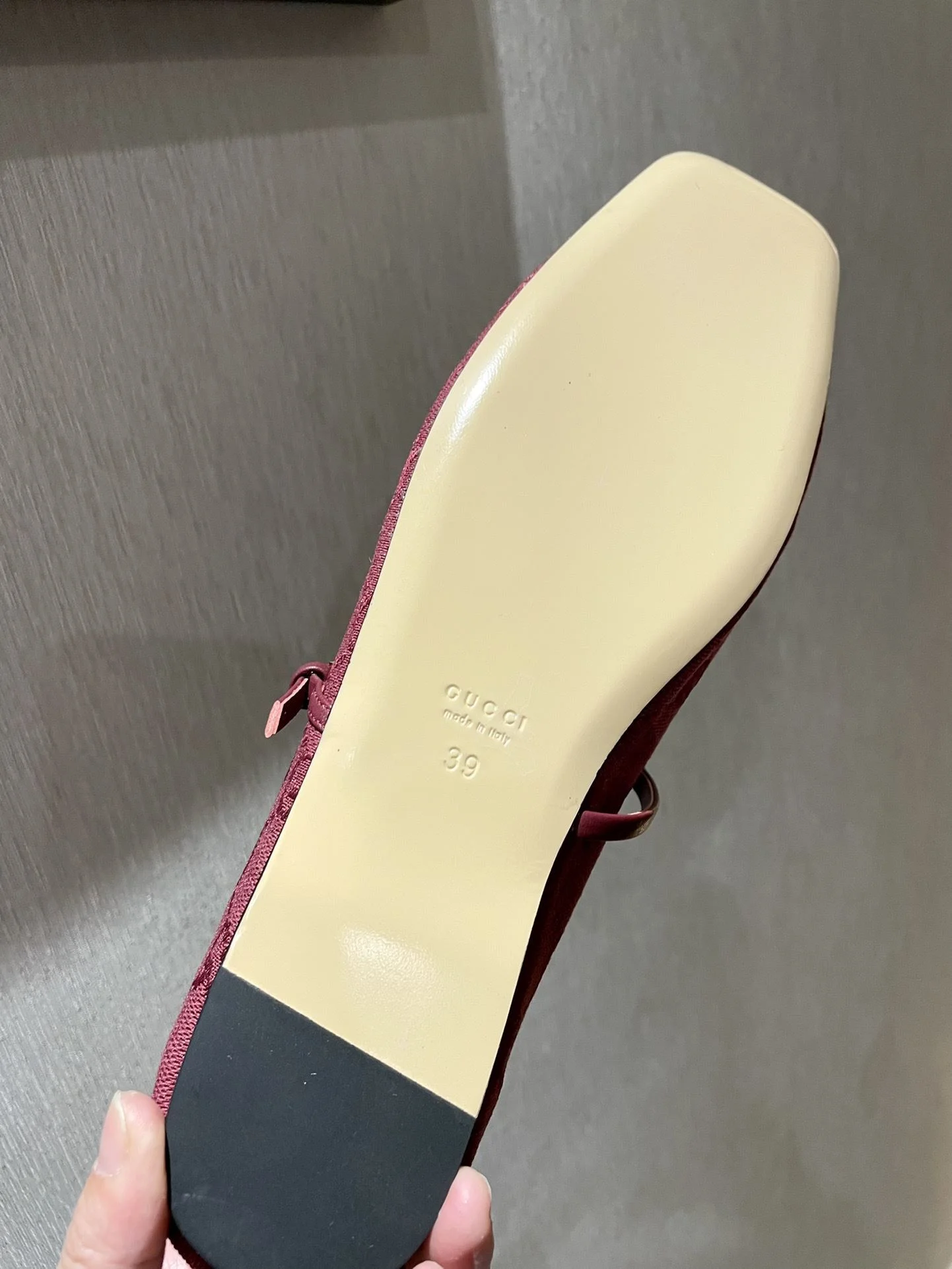 Tailored Gucci Flat Shoes 24522