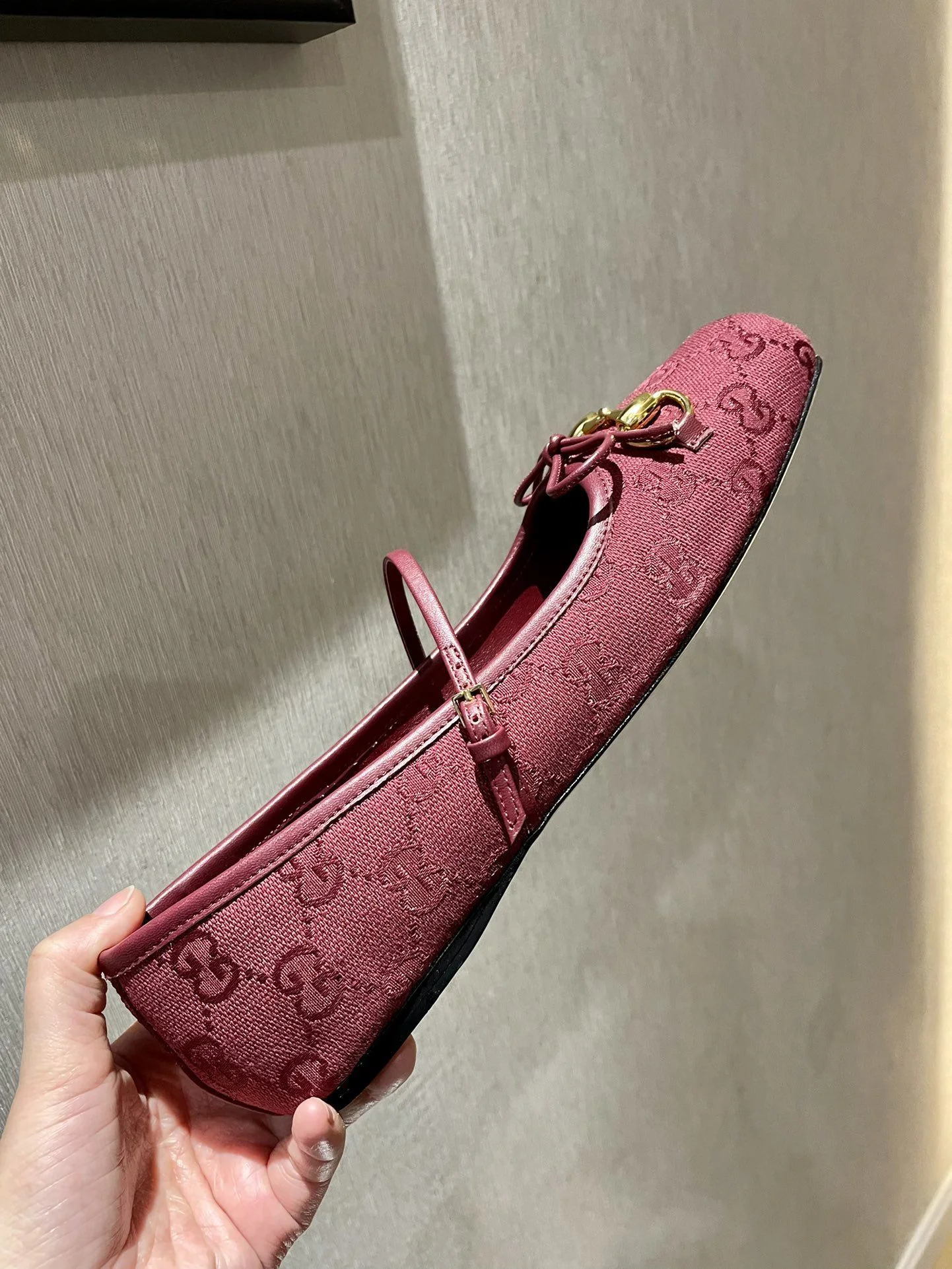 Tailored Gucci Flat Shoes 24522