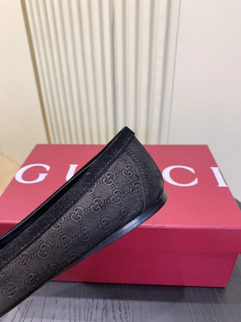 Casual Gucci Flat Shoes 24495