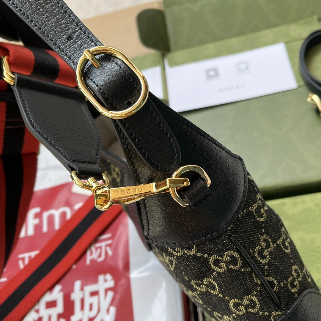 Contemporary Gucci Hobo Bags 72459