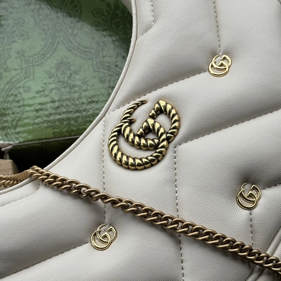 Sporty Gucci Hobo Bags 72437