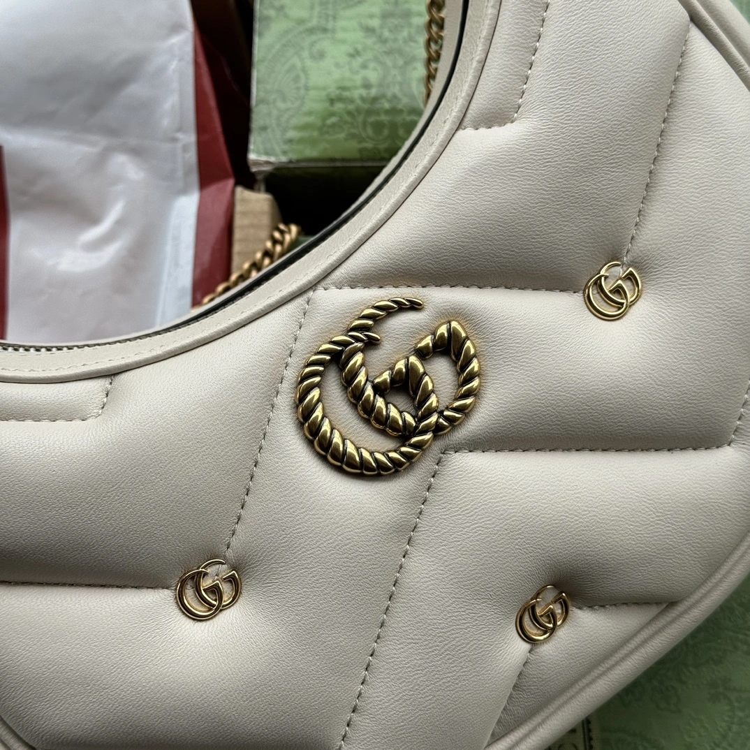 Sporty Gucci Hobo Bags 72437