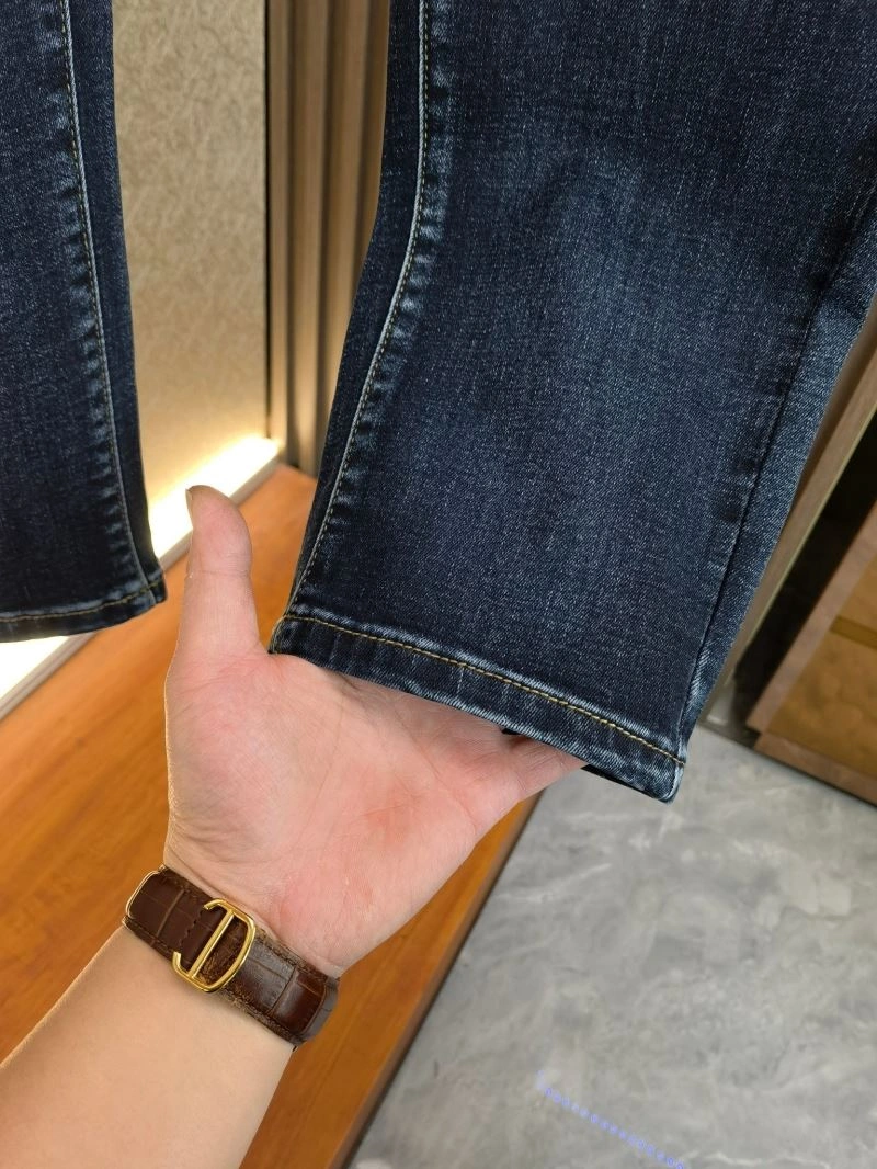 Gucci Jeans ModernLook 128142