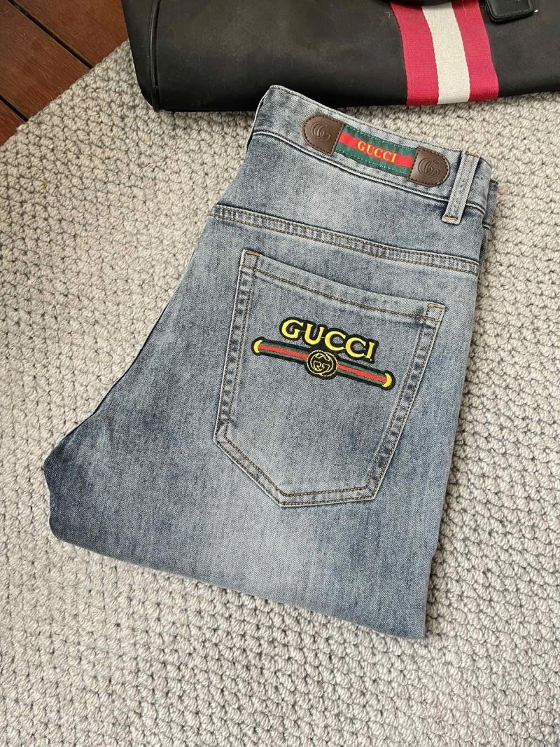 Sporty Gucci Jeans 126840