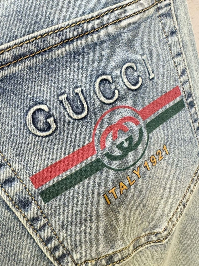 Resilient Gucci Jeans 126399