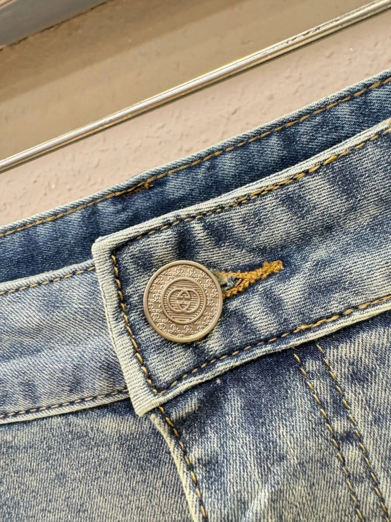 Resilient Gucci Jeans 126399