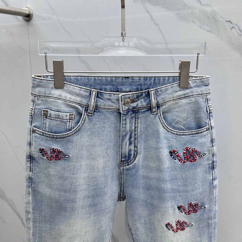 Breathable Gucci Jeans 126380