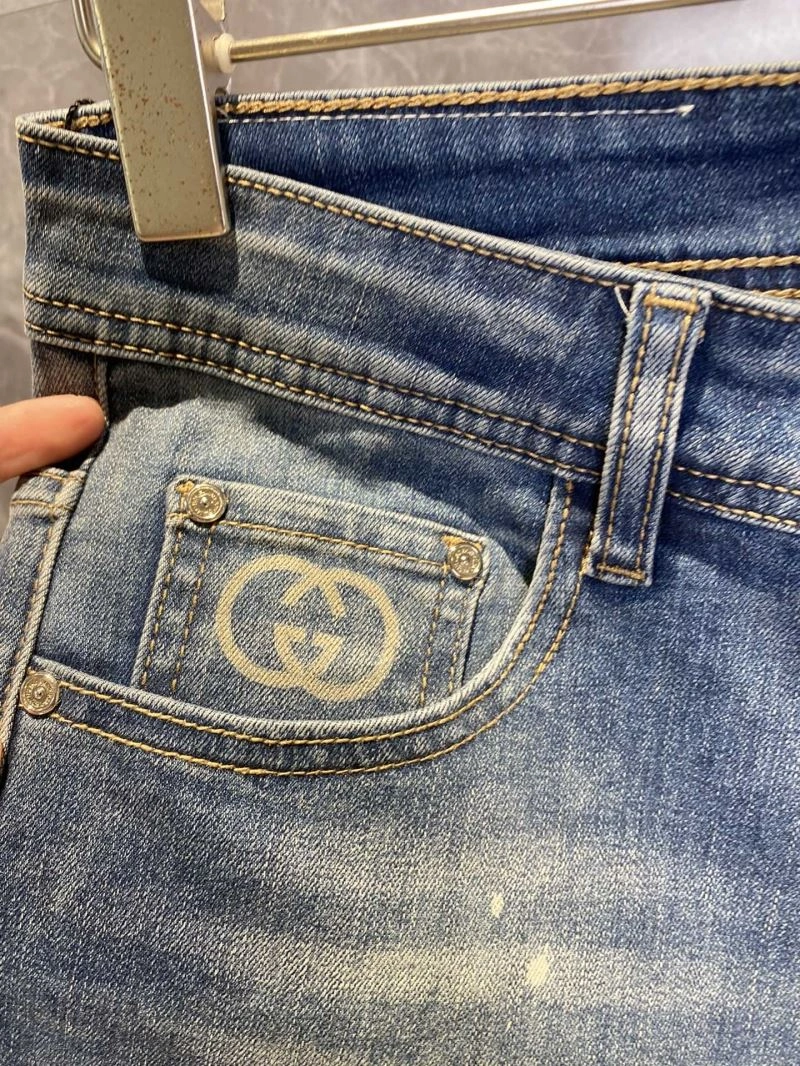 Seasonal Gucci Jeans 126017