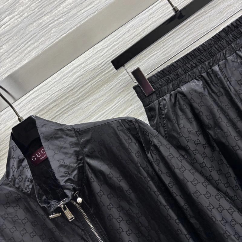 Gucci Long Suits Durable 124650