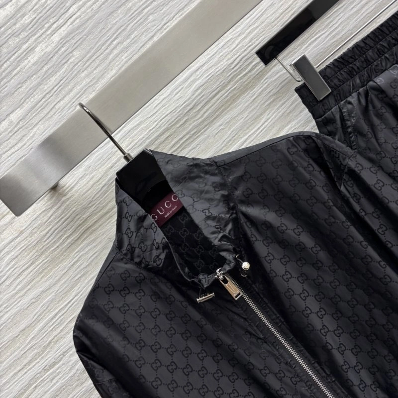 Gucci Long Suits Durable 124650