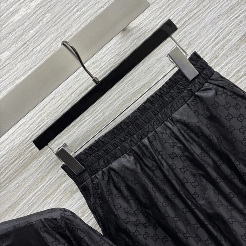 Gucci Long Suits Durable 124650