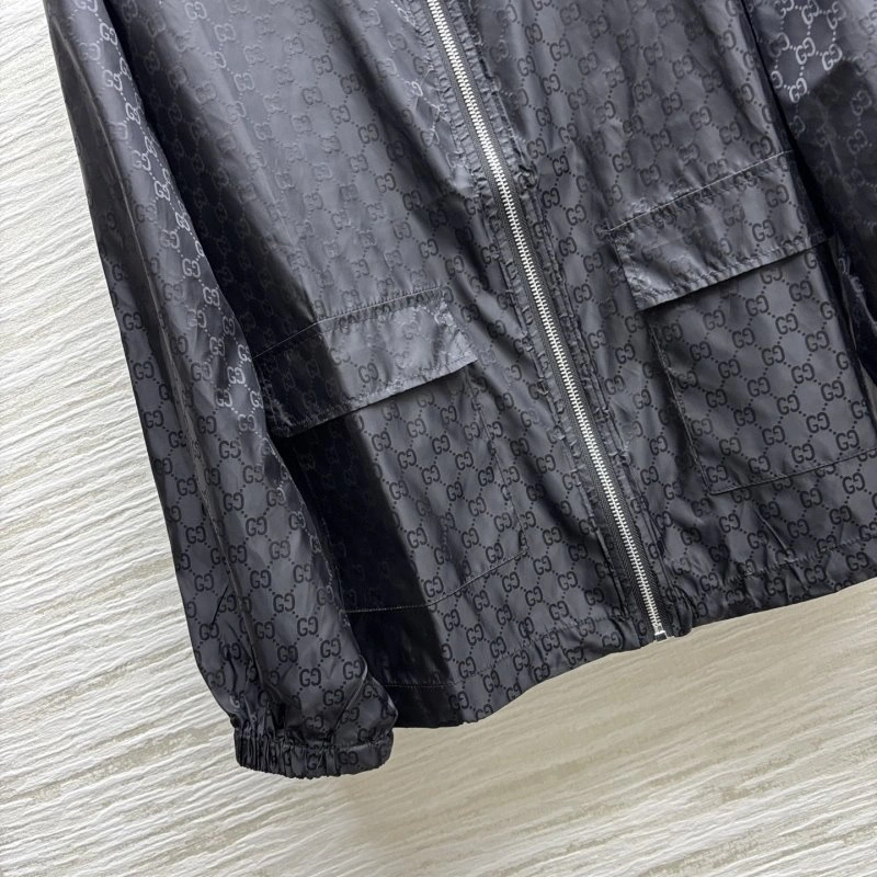 Gucci Long Suits Durable 124650