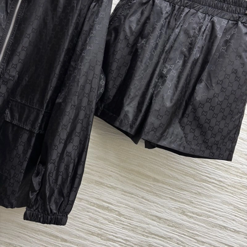 Gucci Long Suits Durable 124650