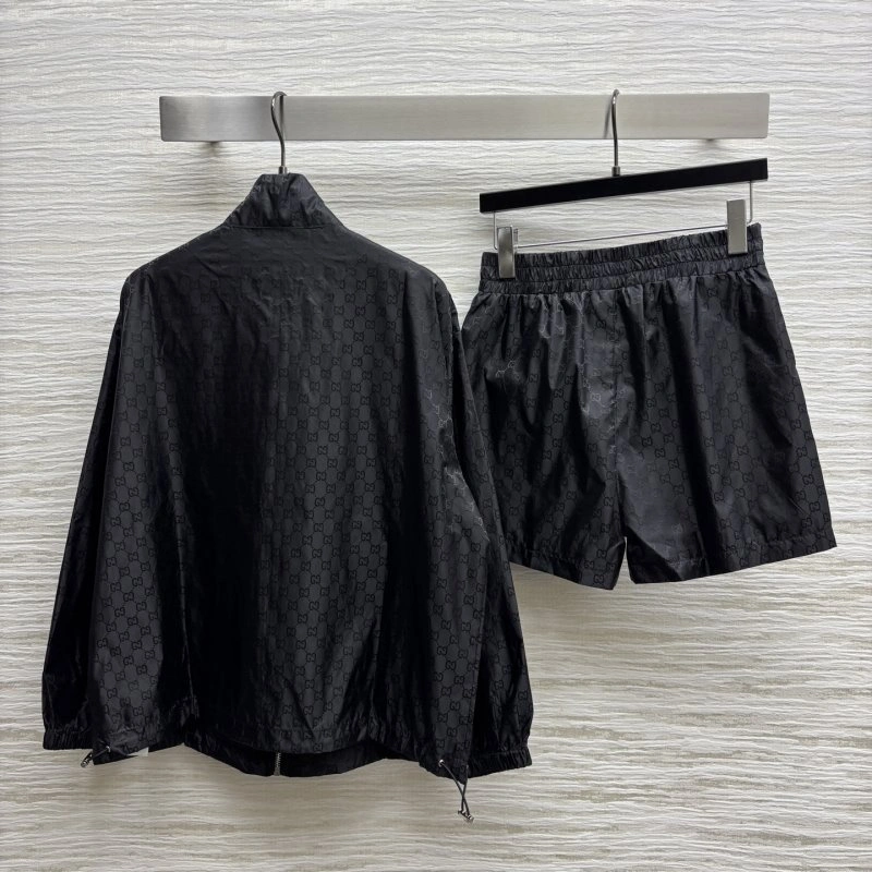 Gucci Long Suits Durable 124650