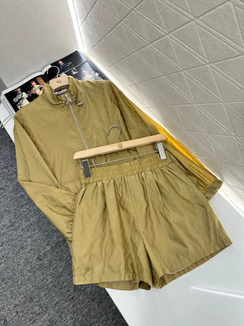 Vibrant Gucci Long Suits 124662