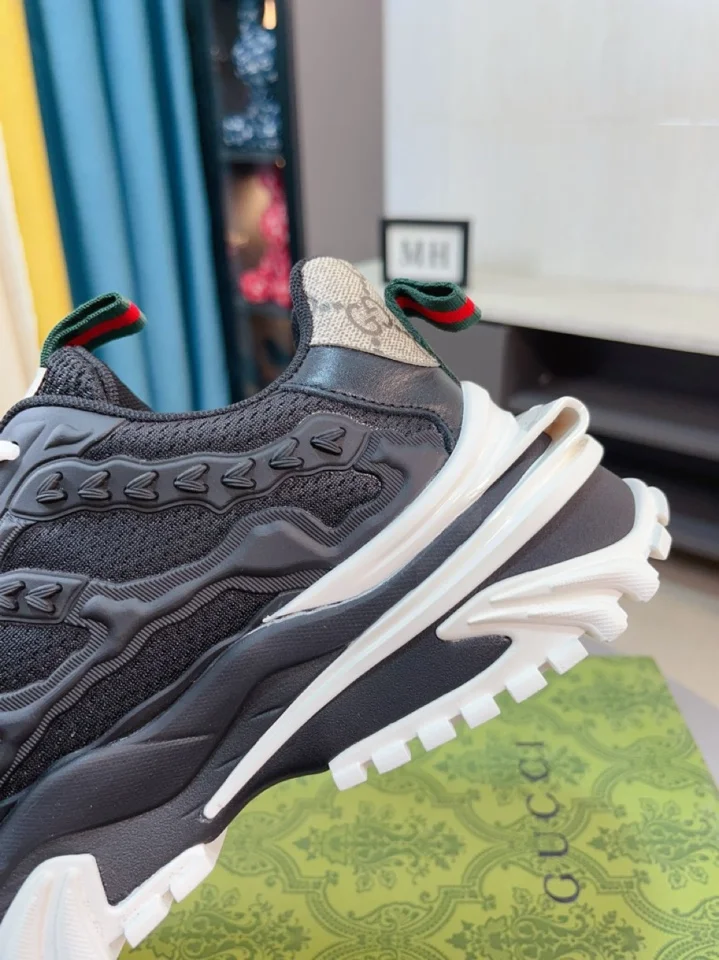 Gucci Low Shoes Original 24183
