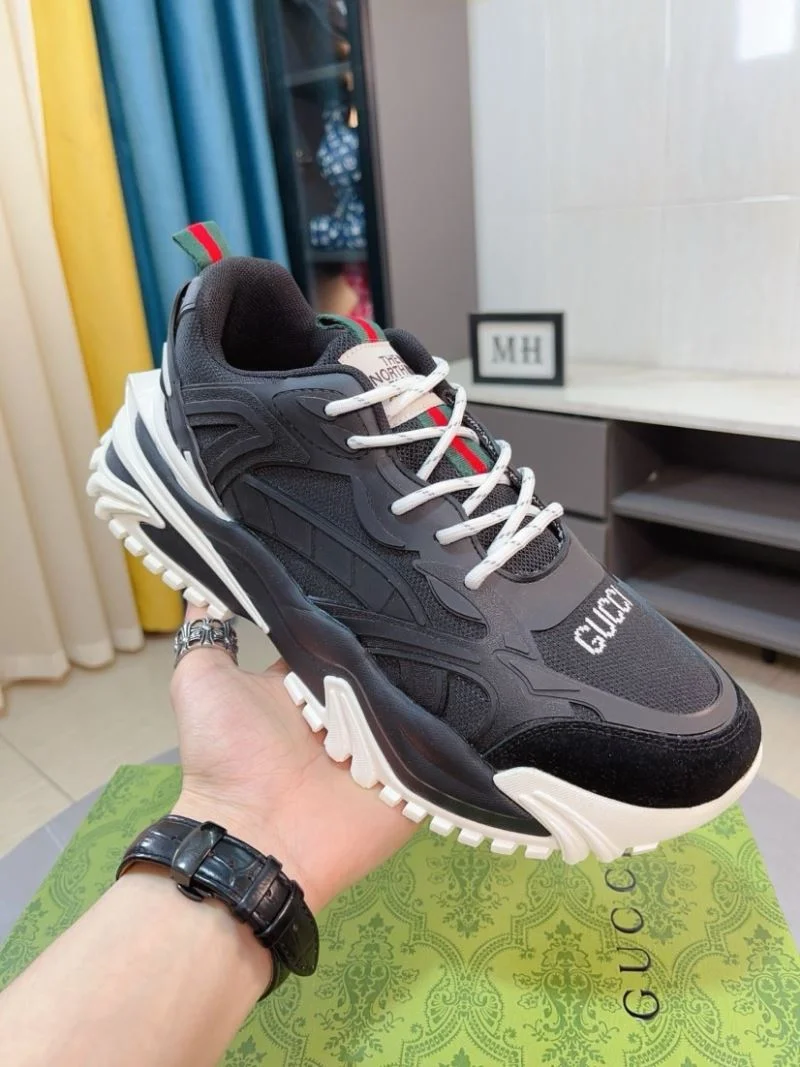Gucci Low Shoes Trendsetting 24187