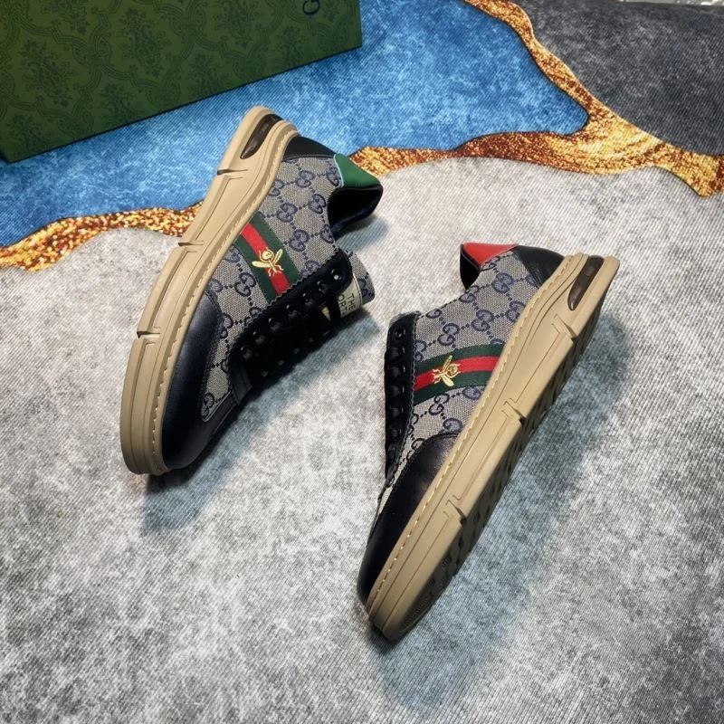 Refined Gucci Low Shoes 24050