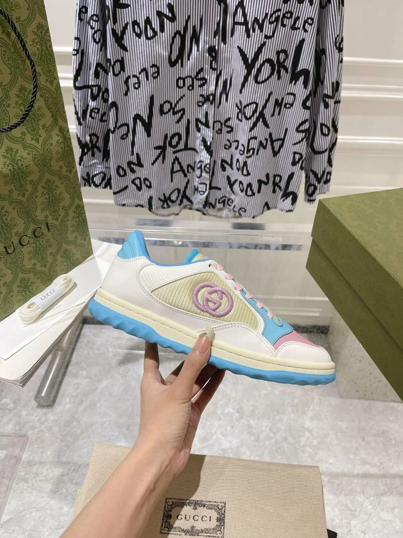 Gucci Low Shoes Stylish 24625