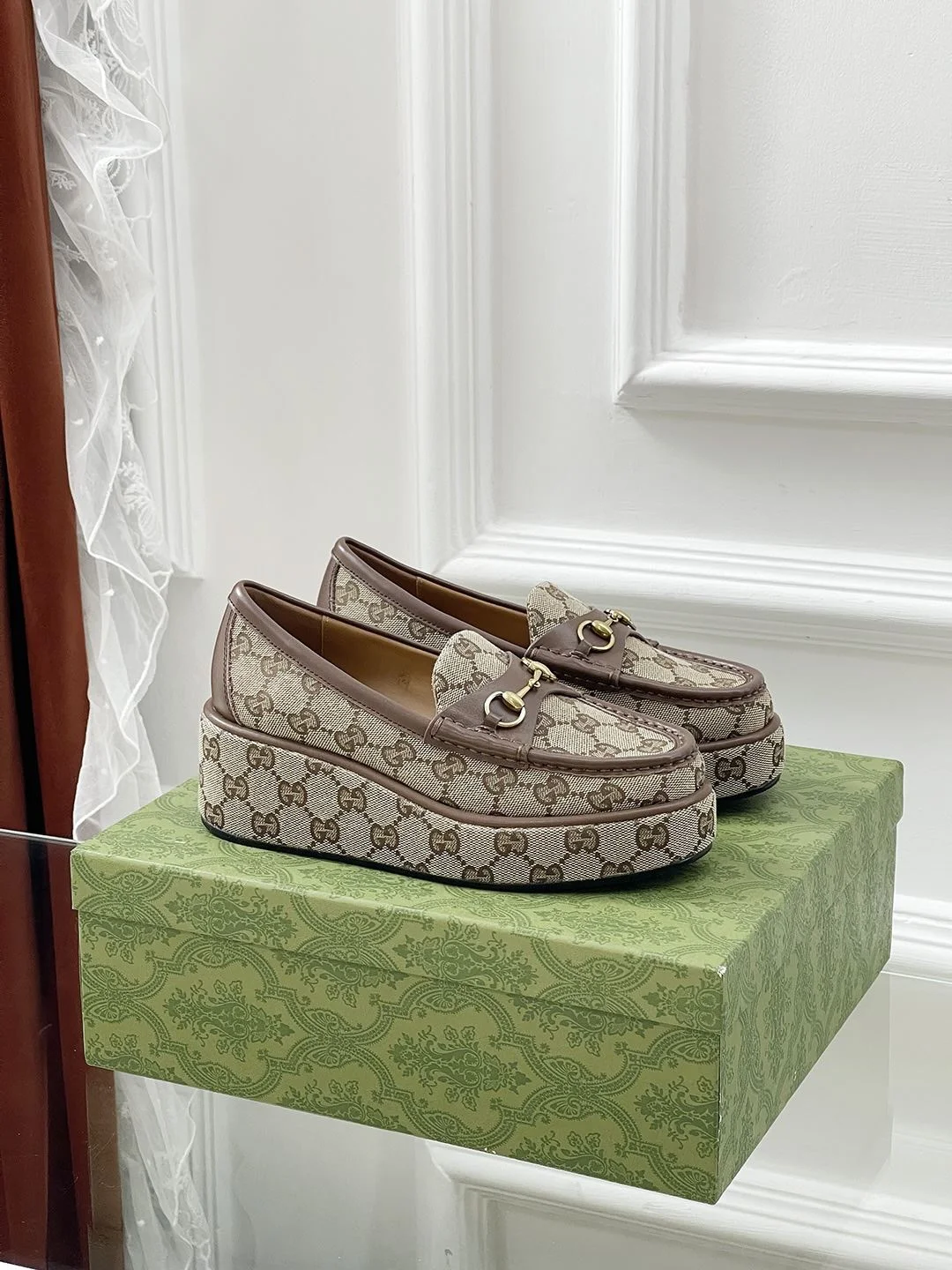 Gucci Low Shoes Seasonal 24606