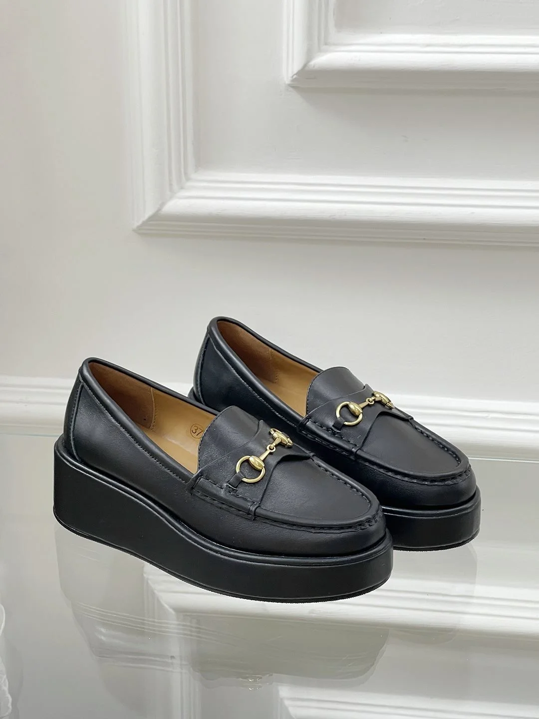 SmoothTexture Gucci Low Shoes 24613