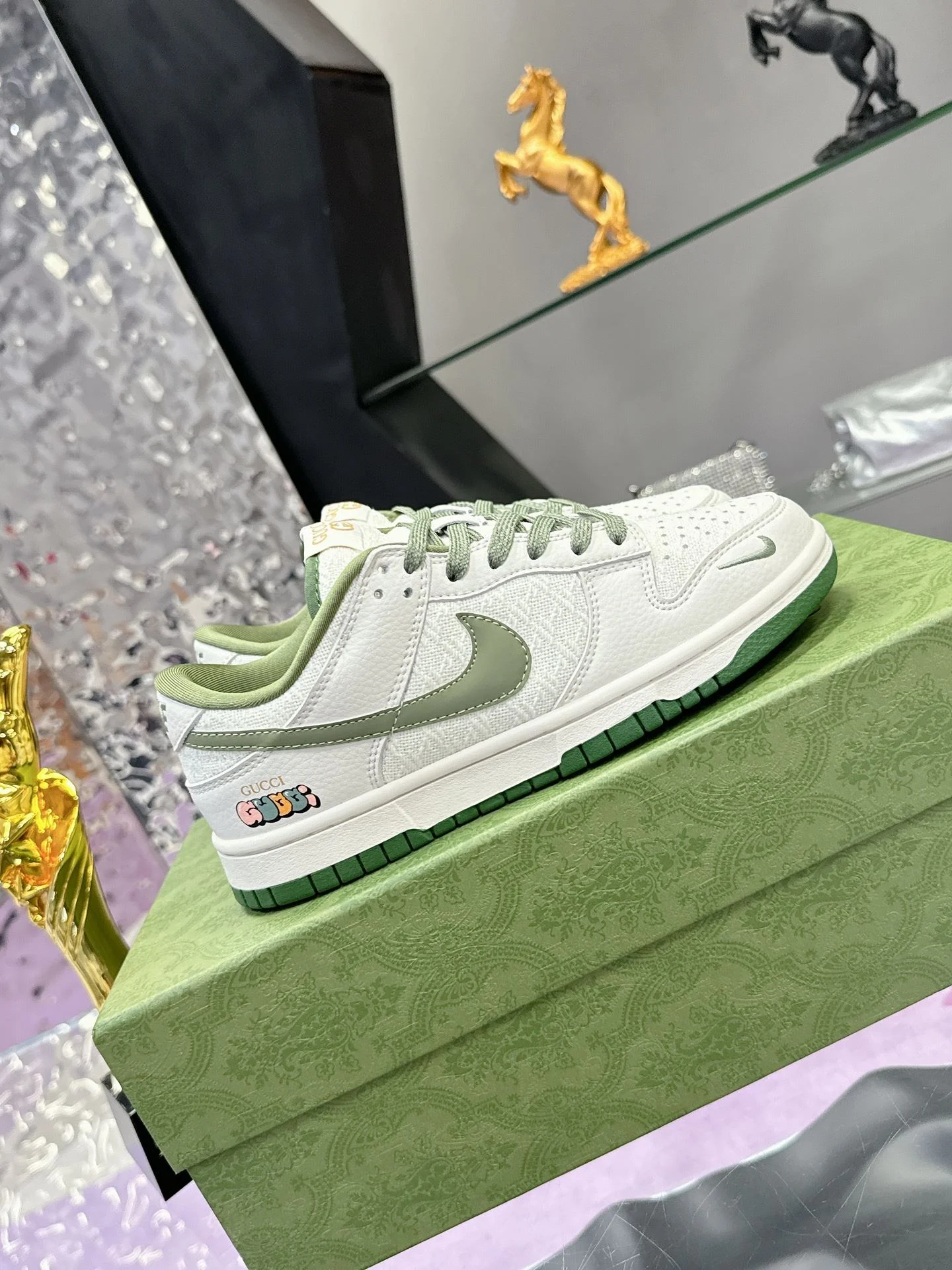 Gucci Low Shoes TimelessDesign 24661