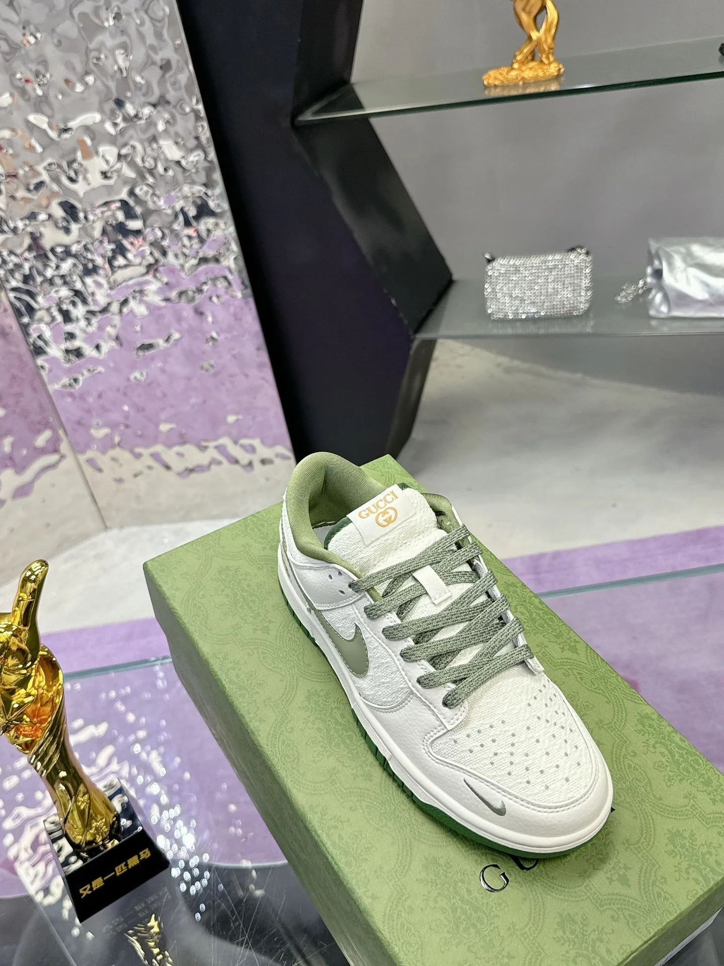 Gucci Low Shoes TimelessDesign 24661