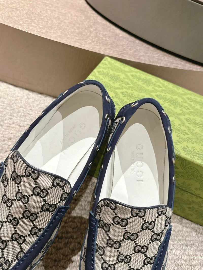 Sleek Gucci Low Shoes 25073